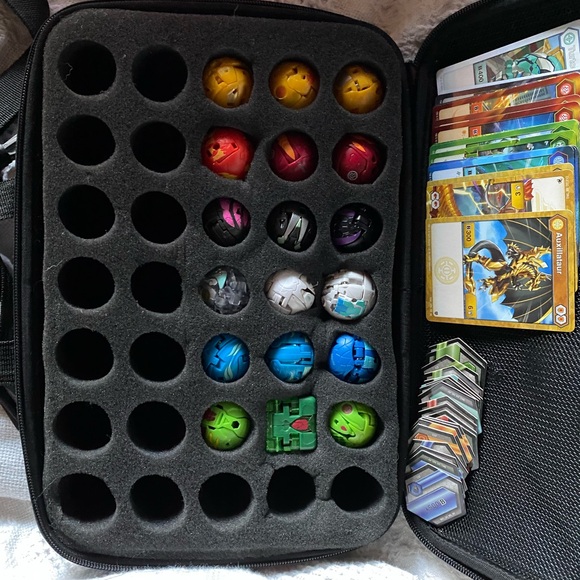 Bakugan holder collection with cards and magnetic hexagons - Picture 9 of 9